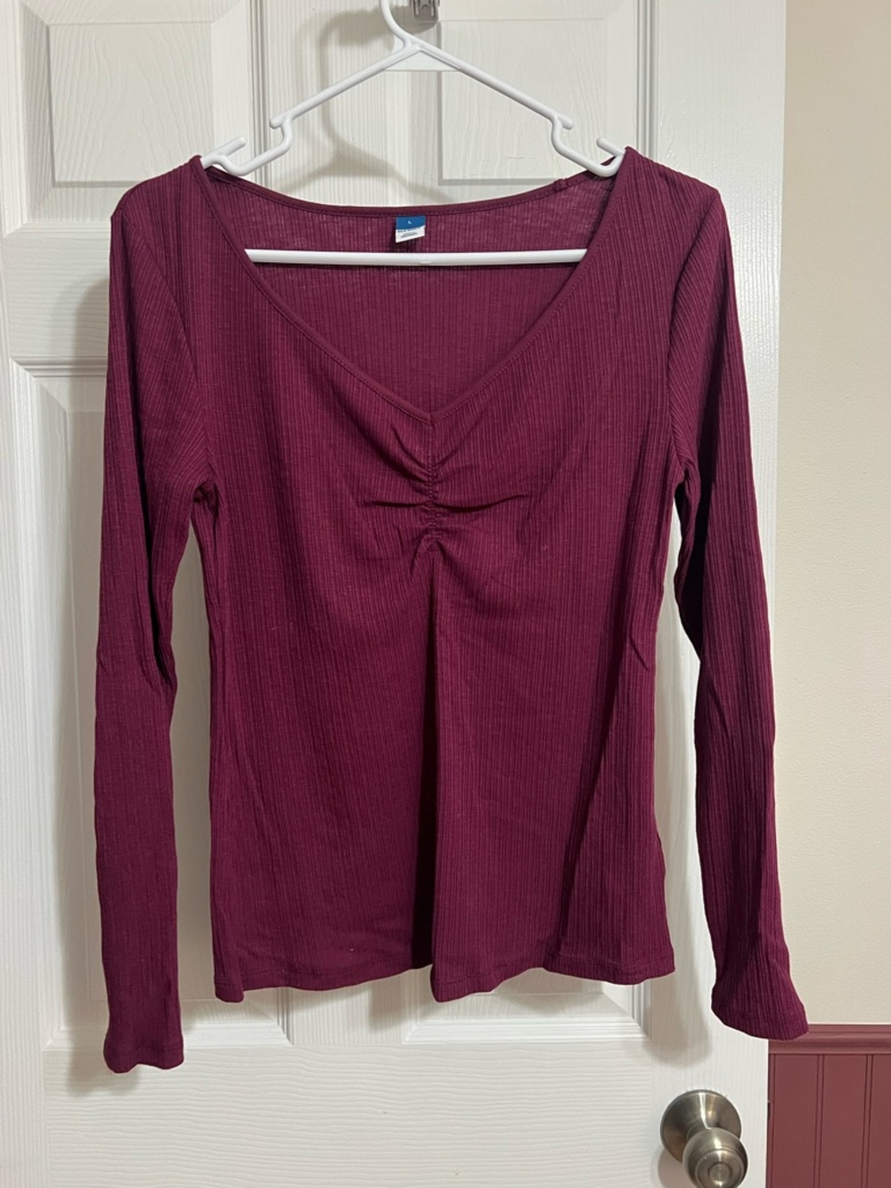 Old Navy Ribbed Long-Sleeve V-Neck Top - Plum